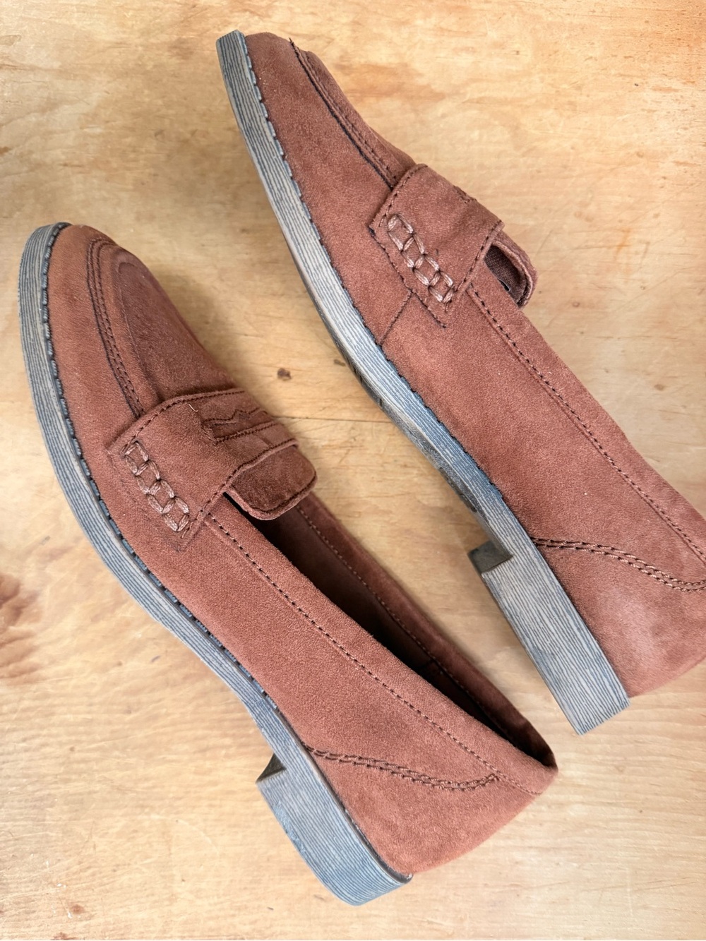 American Eagle Faux Suede Loafers, sz 8 - Picture 3 of 8